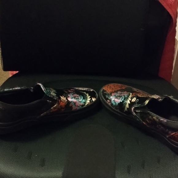 Vans - Picture 5 of 8